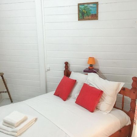 Villa Enchantee Avec Vue Sur Mer Et Piscine Au Carbet Le Carbet Esterno foto