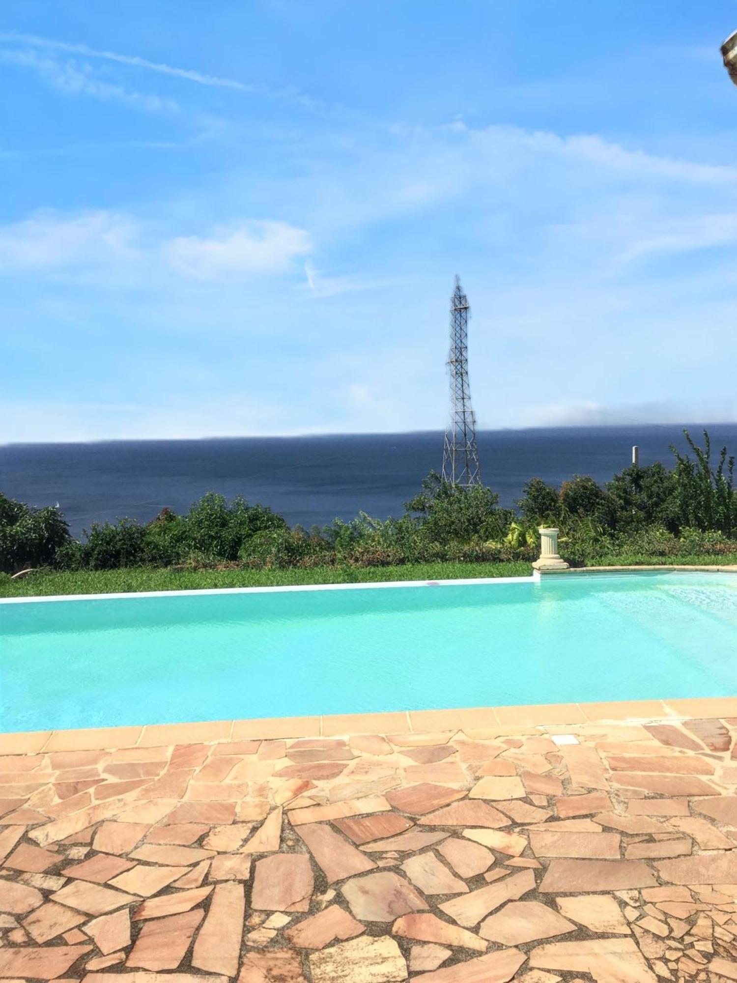 Villa Enchantee Avec Vue Sur Mer Et Piscine Au Carbet Le Carbet Esterno foto